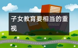 子女教育要相當(dāng)?shù)闹匾?></p>
很多父母都會(huì)抱怨對(duì)方在教育孩子問題上太獨(dú)斷專橫,蠻不講理?!懊髅饕寣殞殞W(xué)英語(yǔ),卻偏讓他學(xué)畫畫,玩物喪志!“”那么小的孩子就讓他自己學(xué)穿衣服,肯定不行的。”常常,為了這些小分歧父母?jìng)z爭(zhēng)得臉紅脖子粗,甚至還可能鬧出離婚。孩子教育到底該聽媽媽的還是爸爸的,該向左走還是向右走?<p> 來自零點(diǎn)公司的調(diào)查顯示,在14項(xiàng)影響夫妻關(guān)系的因素中,“教育子女上,雙方觀點(diǎn)和方式是否一致”位列第二,四成被訪市民認(rèn)為這是影響夫妻感情的重要因素。</p><p> <strong>教育分歧引發(fā)家庭矛盾激化</strong></p><p> 可能有些父母會(huì)說,孩子教育那是家務(wù)事,夫妻意見不合關(guān)起門來爭(zhēng)執(zhí)一番也就解決了,完全上升不到大動(dòng)干戈的“高度”,更不太可能由此引發(fā)家庭內(nèi)部矛盾。可是,只要在網(wǎng)上查詢一下,便會(huì)吃驚地發(fā)現(xiàn)無(wú)數(shù)條關(guān)于父母在教育問題上意見相左,最終引發(fā)悲劇的案例。</p><p> 其中較為觸目驚心的有:延吉市市民金先生一家三口圍坐在一起吃晚飯時(shí),夫妻倆你一句我一句地談起兒子的教育問題。妻子見丈夫沒完沒了地?cái)?shù)落孩子便替孩子說話,于是兩人爭(zhēng)吵起來。金先生越想越覺得憋氣,抓起廚房里的尖刀捅進(jìn)了自己的肚子……雖經(jīng)搶救金先生已脫離生命危險(xiǎn),但他的胃和腸道已經(jīng)遭受嚴(yán)重?fù)p傷。無(wú)獨(dú)有偶,北京市某對(duì)夫妻因在教育孩子問題上發(fā)生爭(zhēng)執(zhí),丈夫潑汽油引發(fā)大火。一家四口,除妻子救火時(shí)腿部受傷外,其他人都安然無(wú)恙。</p><p> 從上述事例不難看出,子女教育雖是父母兩人的事,但如果處理不當(dāng)或者雙方的言辭或行為都比較過激,就可能引發(fā)難以想象的結(jié)果。所以,子女教育是一門大的系統(tǒng)工程,需要夫妻雙方的協(xié)同合作,絕對(duì)不是非此即彼的單項(xiàng)選擇題。</p><p> <strong> 來自媽媽們的抱怨</strong></p><p> 在家庭關(guān)系中,女性似乎總是扮演著“愛抱怨”的角色,那么現(xiàn)在,就讓我們聽聽?zhēng)孜粙寢尩膰Z叨,看看他們夫妻間在教育孩子問題上的矛盾所在。</p><p> Linda孩子1歲半</p><p> 有一次,我?guī)殞毘鋈ネ妫貋砗蠼o他接了盆水洗手,結(jié)果他把玩具都放洗手盆里玩起來,我看他玩得挺開心,就沒有阻止。結(jié)果我丈夫看到后狠狠地訓(xùn)了寶寶一通,因?yàn)樗训匕迦獫窳?。看著因?yàn)槲罂薜膶殞?,我埋怨了丈夫幾句,說寶寶還小,不懂事,沒必要跟他發(fā)脾氣。誰(shuí)知丈夫余怒未消,全沖我發(fā)過來,并責(zé)備我只知道慣孩子,不曉得如何教育孩子。我無(wú)語(yǔ)了,如果我們?cè)诤⒆咏逃龁栴}上意見始終不統(tǒng)一,豈不是要經(jīng)常吵架?這太可怕了!</p><p> Mary孩子4歲</p><p> 我經(jīng)常和丈夫吵架,就是因?yàn)榻逃⒆拥乃悸凡煌?。他認(rèn)為要早些培養(yǎng)孩子的自理能力,而我比較喜歡寵著孩子,比如:早上給他穿衣服、幫他刷牙、有時(shí)甚至喂飯,等等,不一而足。平時(shí)和孩子玩下棋,我愿意哄他高興讓他贏,但我丈夫就看著很不樂意,不希望我如此做。</p><p> Florence孩子6歲</p><p> 我的孩子目前讀幼兒園中班,為了讓他在進(jìn)入小學(xué)后有一個(gè)扎實(shí)的基礎(chǔ),我給他報(bào)了許多培訓(xùn)班,有舞蹈、鋼琴、英語(yǔ)、電腦,孩子的學(xué)習(xí)勁頭還是比較足的,但就是感到比較累,沒有時(shí)間很好地休息。為此,我常年與丈夫意見不和,現(xiàn)在我一見到丈夫就感覺心煩,因?yàn)樗粫?huì)對(duì)我教育孩子的行為加以指責(zé),從來不鼓勵(lì)我。</p><p> 別在孩子面前惡語(yǔ)相向</p><p> 其實(shí)夫妻在孩子教育上產(chǎn)生分歧,這是一個(gè)普遍存在的正?,F(xiàn)象。夫妻雙方因家庭背景、教育背景及后天對(duì)事物認(rèn)識(shí)上的差異,在子女的教育觀上不可能完全相同。但無(wú)論觀點(diǎn)與想法怎樣不同,雙方出發(fā)點(diǎn)都是好的,就是希望自己的孩子能受到最好的教育,不輸在起跑線上:?jiǎn)栴}出在具體教育細(xì)節(jié)的處理上,往往產(chǎn)生分歧和爭(zhēng)議,于是常常會(huì)聽到這樣的聲音:“我們都為孩子好,可就是想不到一塊兒。”沒錯(cuò)!正因?yàn)槌霭l(fā)點(diǎn)都是為了孩子,所以才更應(yīng)該相互理解、磨合、統(tǒng)一認(rèn)識(shí),如此自然就能“和”到一起了。</p><p> 需要注意的是,當(dāng)你們的意見相左,各有各的說法時(shí),最忌諱當(dāng)著孩子的面一爭(zhēng)高下,有的甚至風(fēng)度全無(wú),雙方相互埋怨、指責(zé)、爭(zhēng)吵,認(rèn)為道理全在自己這邊,說得句句在理,把孩子拉到身邊:“別聽媽媽(爸爸)的,聽我的?!皇且?yàn)槟?,孩子肯定更有出息……”諸如此類。當(dāng)一方讓孩子這樣做的時(shí)候,而另一方卻讓孩子那樣做,在孩子的判斷力尚未真正形成的時(shí)候,會(huì)造成孩子左右為難。而還有些孩子就乘此機(jī)會(huì)尋找利于自己的“保護(hù)傘”,會(huì)對(duì)嬌縱自己的那種教育方法感興趣,而本能排斥另一方的教育方法,從而激化父母間的分歧,成為家庭的不穩(wěn)定因素之一。更有相當(dāng)一部分孩子,會(huì)因此開始從心底厭惡家長(zhǎng),抱著看父母笑話的態(tài)度冷眼旁觀,從心理學(xué)的角度而言,孩子會(huì)因此失去安全感,從而逐漸對(duì)父母失去信心。</p><p> <strong> 家庭關(guān)系就是一個(gè)等邊三角型</strong></p><p> 在孩子的眼里,父母的看法隨時(shí)都是一致的,這一點(diǎn)相當(dāng)重要。要知道正常的家庭結(jié)構(gòu)類似一個(gè)等邊三角形。父母是底邊上的兩個(gè)角,關(guān)系應(yīng)該是家庭中最緊密的,他們應(yīng)該和孩子形成同等的距離。而一旦父母意見無(wú)法形成統(tǒng)一,就會(huì)逼迫孩子在父母之間“選邊”,如此非常不利于他們的心理健康成長(zhǎng)。</p><p> 1.在孩子面前,父母的態(tài)度要盡量保持一致。即便觀點(diǎn)不一致,也無(wú)需“動(dòng)粗”。夫妻雙方要經(jīng)常交流孩子的成長(zhǎng)情況,如在校表現(xiàn),學(xué)習(xí)、紀(jì)律、品行,等等,全面客觀地分析孩子目前的受教育情況,無(wú)論什么問題都要取得一致意見后再與孩子進(jìn)行溝通。</p><p> 2.教育孩子時(shí),不要“多嘴”,減少插話。夫妻雙方可以一方與孩子交流為主,另一方以傾聽為好,這樣可避免矛盾的產(chǎn)生。這一點(diǎn)最好成為雙方教育子女共同遵守的約定。</p><p> 3.靜下心來共同聽孩子陳述事情的原委,不要急于發(fā)問或指責(zé)。面對(duì)孩子發(fā)生的突發(fā)事情或棘手問題,若未來得及達(dá)成一致意見時(shí),雙方首先要冷靜,控制自己的情緒。絕對(duì)不要當(dāng)著孩子的面爭(zhēng)先恐后地你一句、我一言,使孩子不知所措,說不明道不清。問題了解清楚后,夫妻一定要避開孩子交換意見,達(dá)成共識(shí)幫助孩子。</p><p> 4.夫妻間的日常有效溝通非常重要。在很多孩子眼里,他們根本看不出爸爸媽媽到底相愛在哪里。因?yàn)樵谌粘I钪?,他們常常覺得父母彼此各忙各的,很少有時(shí)間聚在一起聊天。而夫妻間缺少有效的溝通,就會(huì)直接導(dǎo)致一溝通就爭(zhēng)吵的局面。所以無(wú)論夫妻雙方有多忙,每天臨睡前都要抽出點(diǎn)時(shí)間閑話一下家常,這對(duì)相互間感情的增進(jìn)是非常有效的,無(wú)形中為雙方之間的溝通,創(chuàng)造出一種和諧的環(huán)境,教育上的分歧也能在此環(huán)境中友善地加以解決。</p><p> 5.面對(duì)孩子的問題,你和丈夫之間可以把彼此的責(zé)任進(jìn)行區(qū)分。不要為了讓孩子幾點(diǎn)上床睡覺、吃飯、洗澡等小問題,困擾你們夫妻間的和諧氣氛,大家在教育孩子方面職責(zé)明確,分工合作,這樣才不至于自亂陣腳,在孩子面前出了丑。</p><p> 俗話說,教兒教女先教己。要把兒女教好,首先要提升自己,自己先學(xué)好,這樣才能夠當(dāng)好言傳身教的工作。</p> </div>
</div>
</div>
<div id=